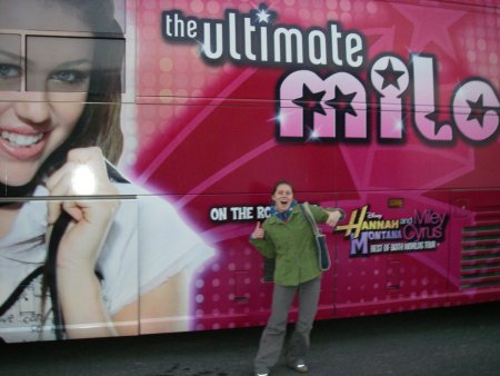 Amandoo and Hannah Montana’s bus