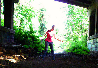 amandoo under bridge on tracks
